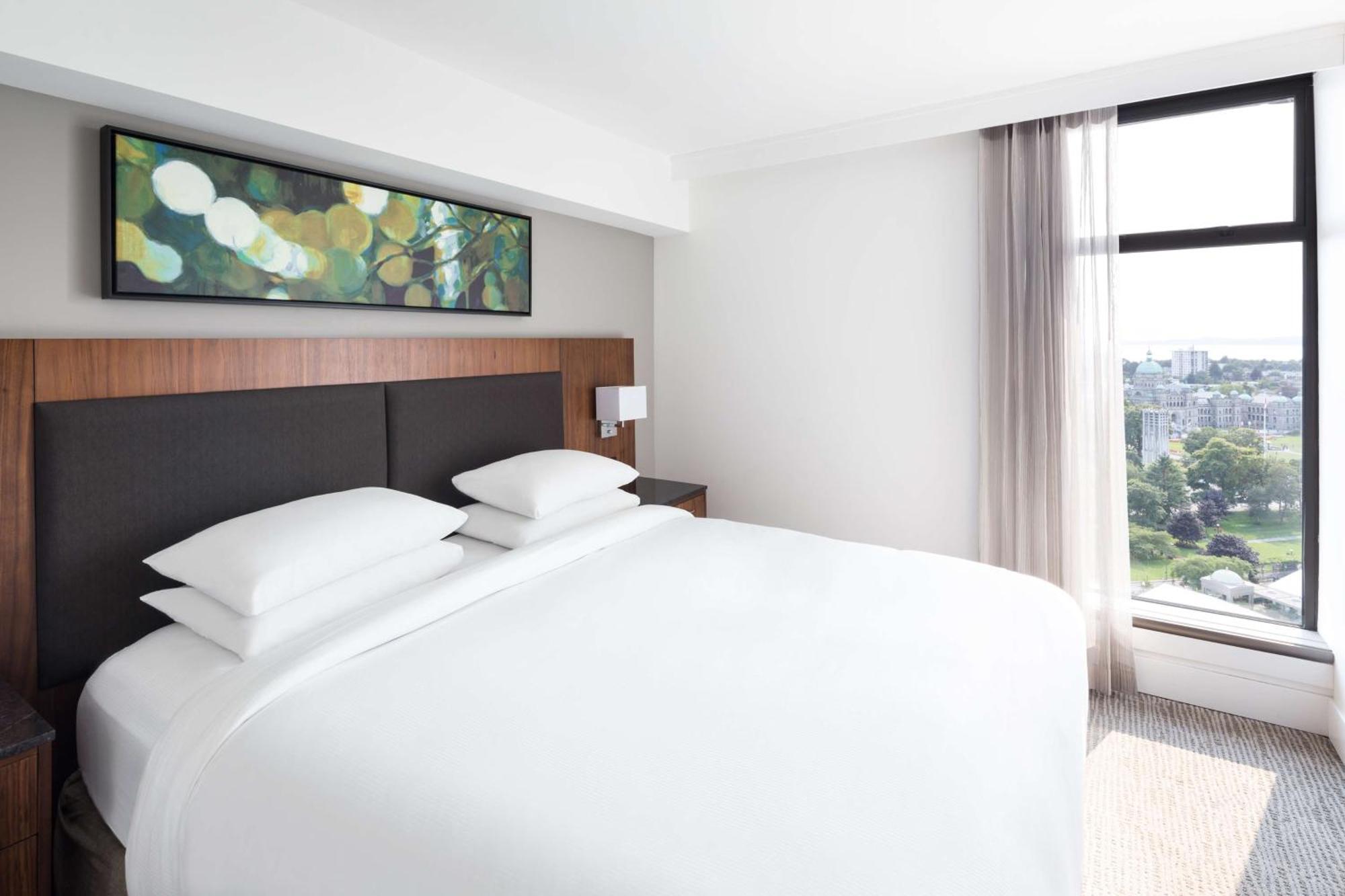 Doubletree By Hilton Hotel & Suites Вікторія Екстер'єр фото