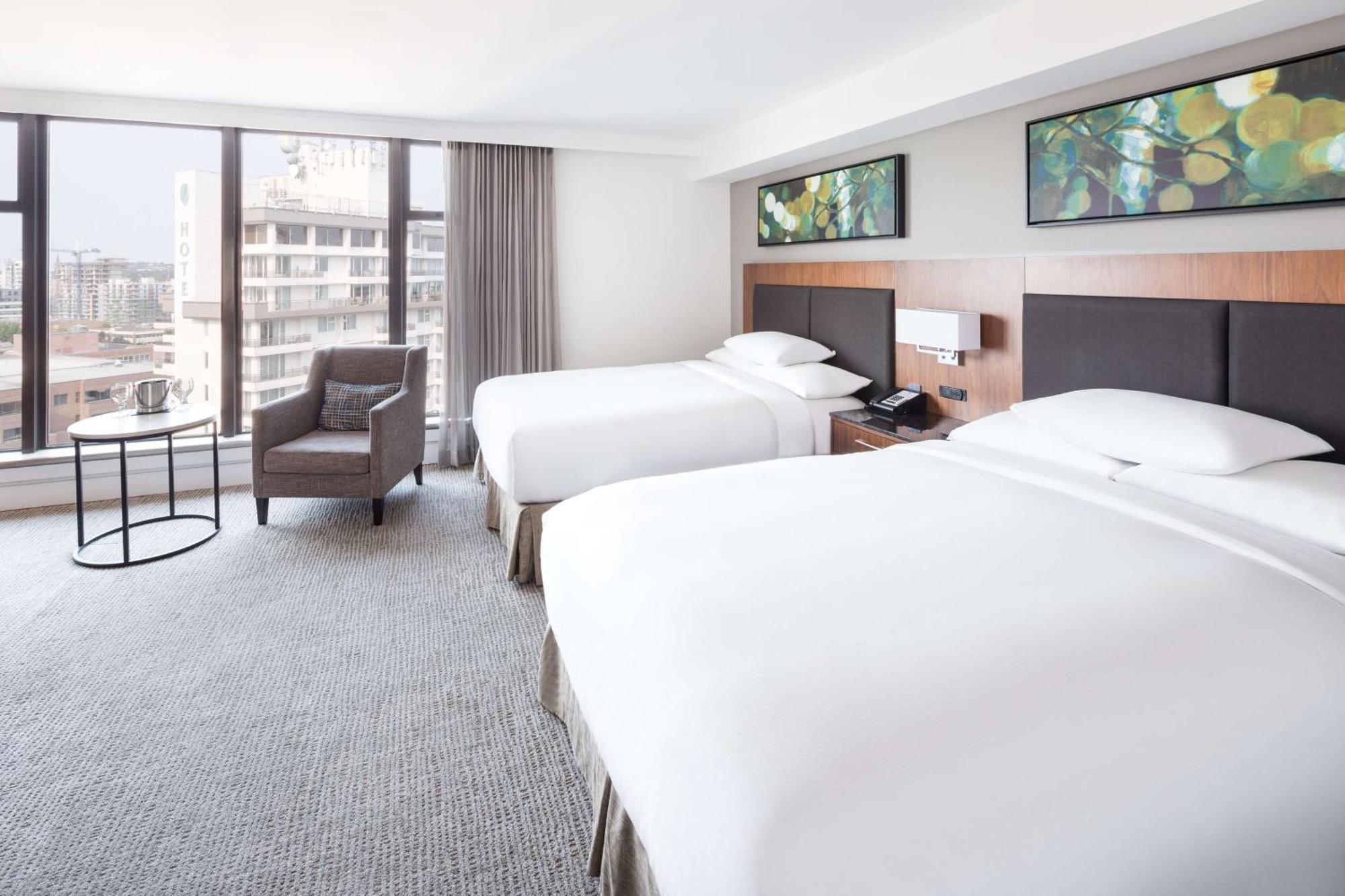 Doubletree By Hilton Hotel & Suites Вікторія Екстер'єр фото